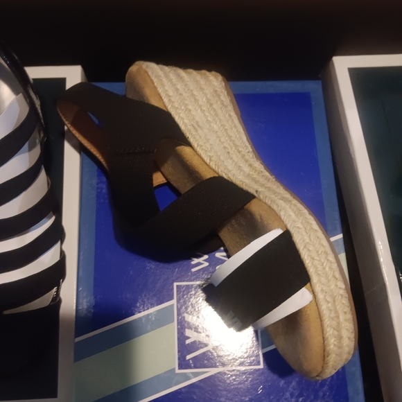 Sandals - Picture 2 of 4